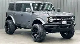 Lifted 2023 Bronco Outer Banks